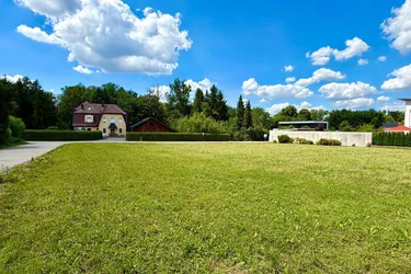 SONNIGE BAUGRUNDSTÜCKE IN BEGEHRTER WOHNLAGE VON HOCHBURG-ACH, ORTSTEIL WENG