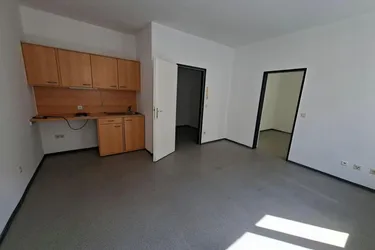 Hofseitig gelegene, helle Wohnung im 1. Stock