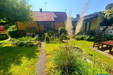 Bezirk Baden - Wohnhaus in Berndorf auf sehr großem Grund (ca. 2.660m²) - mit Wald!!!