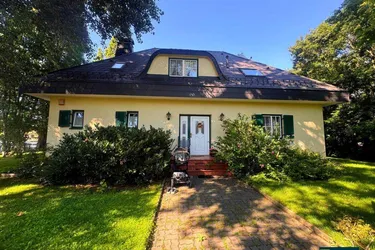 Großzügiges Einfamilienhaus mit weitläufigem Garten zur Miete