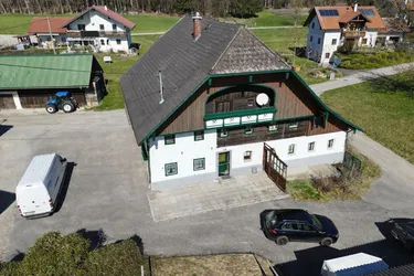 Charmantes Bauernhaus mit 700 m² Grund nähe Mattsee