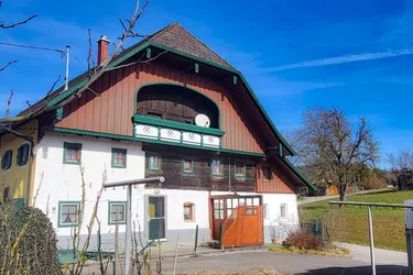 AUS ALT MACH NEU! Historisches Bauernhaus Nähe Mattsee