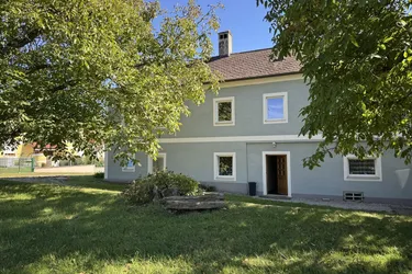 Bauernhaus mit Baugrundstück