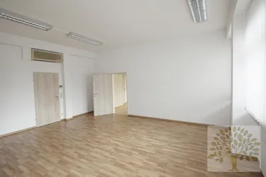 Erstklassige Büroräume mit Parkplätzen in zentraler Stadtlage