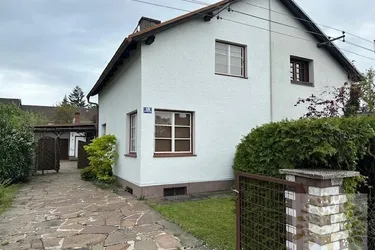 Doppelhaus mit zwei sanierungsbedürftigen Wohneinheiten in Zentrumsnähe zu Verkaufen!
