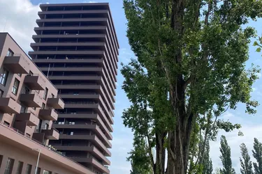 Expose ROVISIONSFREI! REININGHAUS! ERSTBEZUG! 5. STOCK! RUHIG! HELLE 2 ZIMMER MIT 12m² BALKON! WEITBLICK! EINBAUKÜCHE.