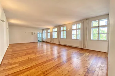 Museumsquartier/Volkstheater: Loftartige Wohnung in Hofruhelage
