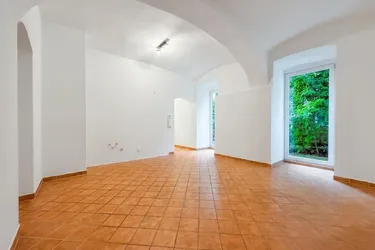 Neben Belvedere: ruhige Erdgeschosswohnung mit Außenfläche