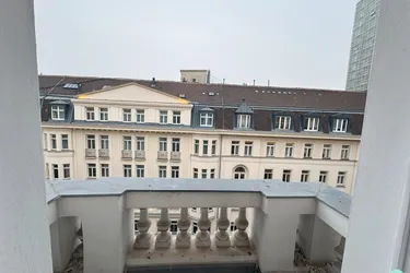 Stadtnähe / helle 170 m² Altbauwohnung / 6 Zimmer