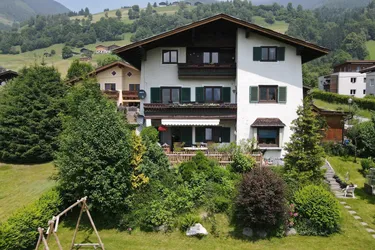 Ein freistehendes Mehrfamilienhaus mit 3 Wohnungen in der Region Zell am See / Kaprun mit schönem Ausblick auf die Hohen Tauern mit der Möglichkeit, 2 Einheiten touristisch zu vermieten.