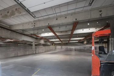 Lagerhallen ab 10.000m² für € 5,00/m² zu vermieten 