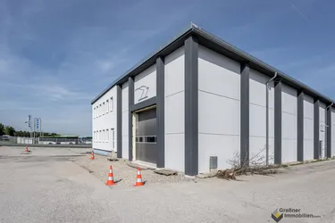 1.500 m² Lagerhalle und kleine Bürofläche + 8.000 m² Freifläche zu vermieten