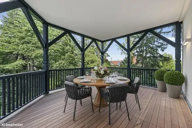 Prachtvolle Altbauwohnung mit Veranda im beliebten Cottage