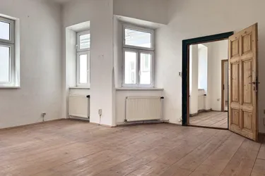 Gestalten Sie ihr neues Zuhause selbst! Renovierungsbedürftige Altbauwohnung in Bestlage