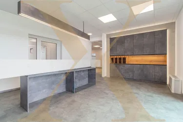Büro mit Dachterrasse: Moderne Büro-/Ordinationsfläche in zentraler Lage von Leonding mit TG- &amp; Freistellparkplätzen! Zero Emission Building!