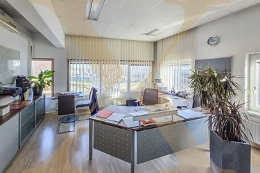 Büro (Erdgeschoß) in verkehrsgünstiger Lage in Leonding zu vermieten!