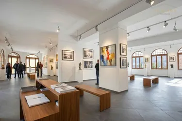Erstklassiges Geschäftslokal in einer Stadtvilla – Perfekte Lage für Kunstgalerie Büro, Praxis oder Gastronomiebetrieb