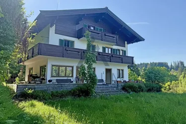 Ehemalige Pension mit Entwicklungspotenzial in Hanglage mit traumhaften Kaiserblick