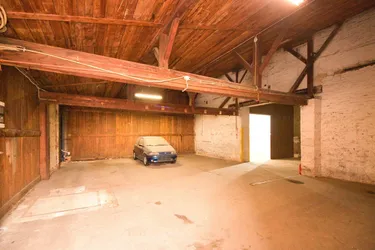 Großzügiges Lager mit ca. 220 m² im Innenhof in zentraler Lage | großes Einfahrtstor
