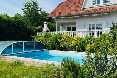Schönes Einfamilienhaus im Landhausstil mit Garten &amp; Pool