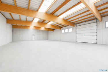 Attraktiver Gewerbestandort mit Hallen, Büro und großzügigen Freiflächen zur Miete – Kaufoption möglich!