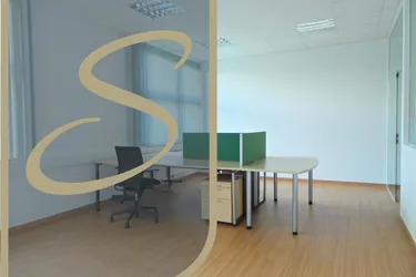 Neuwertiges Büro / Ordination in zentraler, frequentierter Lage in Lenzing!!