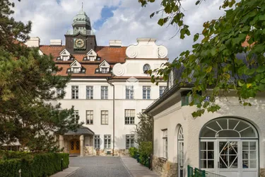 Revitalisierter Altbauflair im Herzen Döblings mit Blick ins Grüne und Swimmingpool!