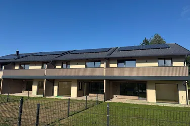 Einziehen und Wohlfühlen | Traumhafte 3,5 Zimmer Gartenwohnung in Koppl | Erstbezug mit Souterrain, Loggia, Terrasse und Stellplätzen