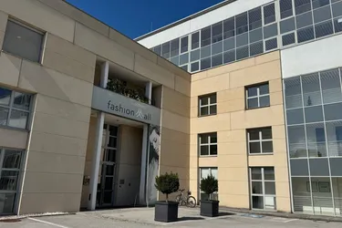 Attraktive Gewerbefläche in der Fashion Mall Salzburg - Ihr perfekter Standort für Showroom, Business oder Office Location