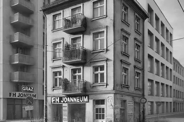 **Zinshaus mit Flair und Perspektive zwischen FH-Joanneum und Schwimmbad Auster** Garage und Nebengebäude**LKH-West-Nähe**