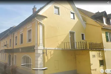 **PREISREDUKTION** sanierungsbedürftiges Zinshaus mitten in Burgau ** 4-Kanthof ** Genehmigung für Umfassende ** 9 Maisonettwohnungen ** 14 Tops **