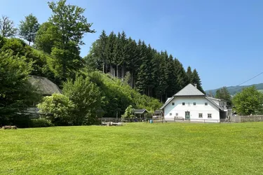 Traditionelles Bauernhaus mit luxuriösem Wohnkomfort in idyllischer Lage