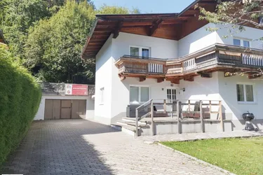 Ellmau am Wilden Kaiser: Mehrfamilienhaus mit schönem Grundstück und Kaiserblick, ski-in, ski-out