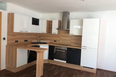 Helle 4 Zimmer Wohnung zu vermieten