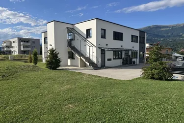 Moderne Büro- und Praxisräumlichkeiten mit 145m² in neuwertigem Firmengebäude zu vermieten!