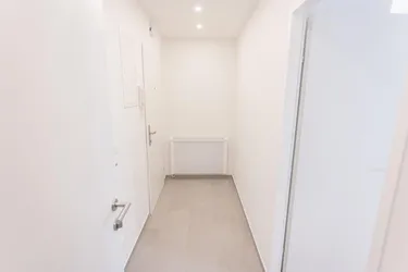 Wunderschöne und komplett sanierte 3 Zimmer Eigentumswohnung in zentraler Lage in 1080 Wien! Provisionsfrei!