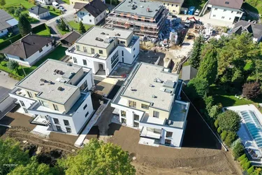 Expose VERKAUFT - WOHNZIMMER mit BLICK TRAUNSTEIN - 40 m² DACHTERRASSE - Zentral - Naturnah - Ruhig