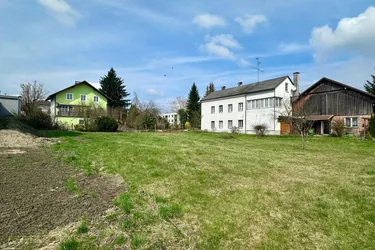 Großes Grundstück mit Bestandsgebäude - AUCH FÜR BAUTRÄGER - vielfältige Nutzungen