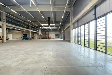 Lager- und Produktionshallen optional mit Büro in Lebring