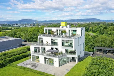 Repräsentatives Büro mit hochwertiger Ausstattung und Terrasse
