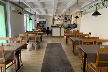 Traditionsreiches Gastrolokal mit Stammkundschaft (seit 25 Jahren!), ganzjährigem Schanigarten und einer kleinen Wohnung