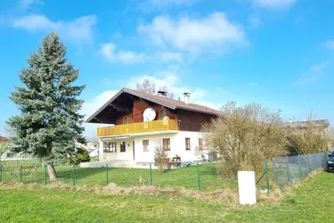 Idyllisches Einfamilienhaus mit Garten, Keller und Doppelgarage