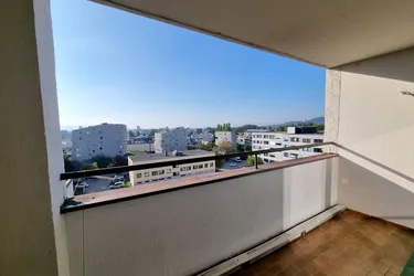 Große 4-Zimmer Wohnung mit Loggia und optionalem Stellplatz
