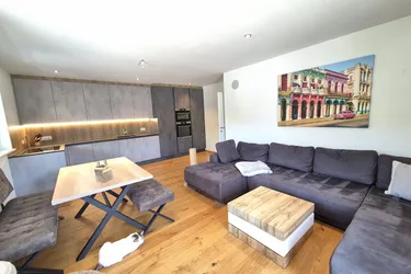 Moderne 3-4-Zimmer-Wohnung mit Südwest-Terrasse, Smart-Home-Technologie und zwei Stellplätzen