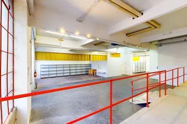 Gewerbehalle mit Büros und Lagerfläche in Top-Lage – Ideal für Produktion, Logistik und Handel mit großzügigen Parkmöglichkeiten!