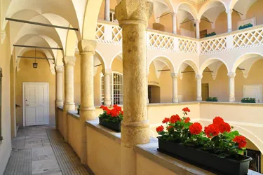 Büro mit Stil &amp; Substanz: Alter Platz 1 – für Ordination, Notar, Makler oder Kanzlei
