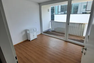 Schöne 3-Zimmer Wohnung, mit 2 Loggien Blickrichtung Inn.