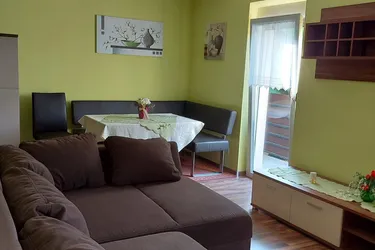 Expose Zentral gelegene Wohnung mit Balkon und PKW Abstellplatz