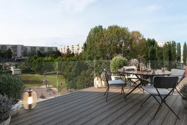 Wien erleben – Dachgeschosswohnung mit 2 Zimmern und Donauzentrum um die Ecke
