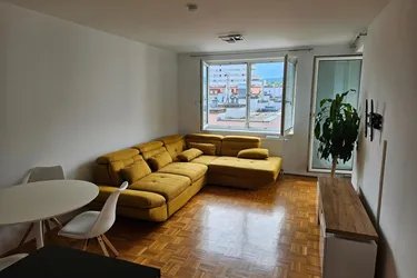 Gemütliche 2-Zimmer Wohnung in Ruhelage mit Balkon und Tiefgarage